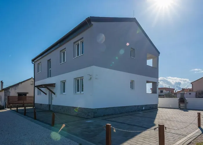 Apartment With Parking Space - 19332 *