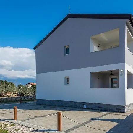 With A Parking Space - 19332 Apartment Vir